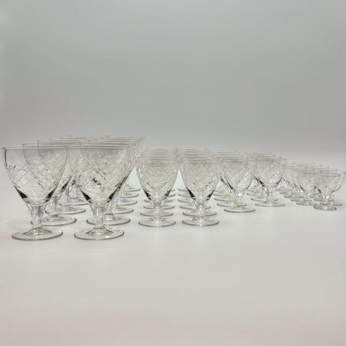 Verreries Doyen - Drinkset (44) - Bohème, taille Losanges -, Antiek en Kunst, Antiek | Meubels | Tafels