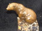 sculptuur, Zware Bronzen Beer op marmeren voet - 22 cm -