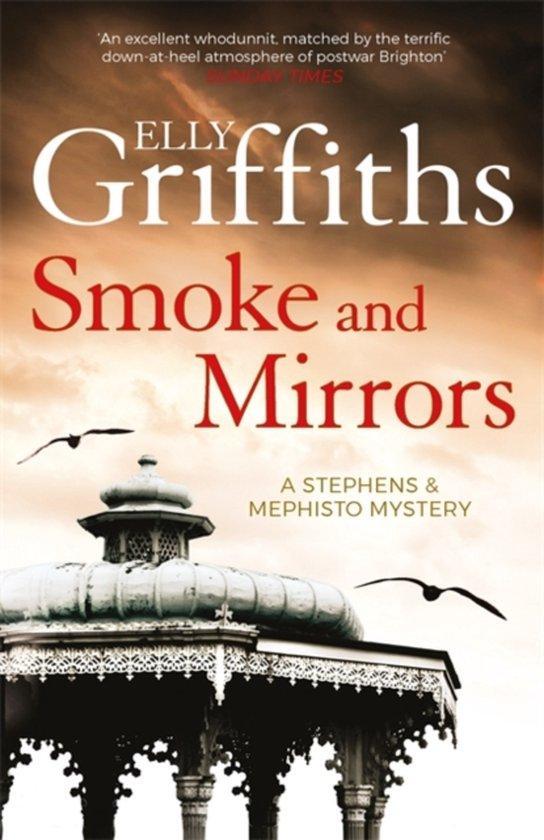 Smoke & Mirrors 9781784290283 Elly Griffiths, Boeken, Taal | Engels, Gelezen, Verzenden