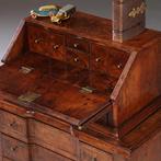 Kleine Secretaire of scriban in wortelnoten op cabriolet pot, Ophalen of Verzenden