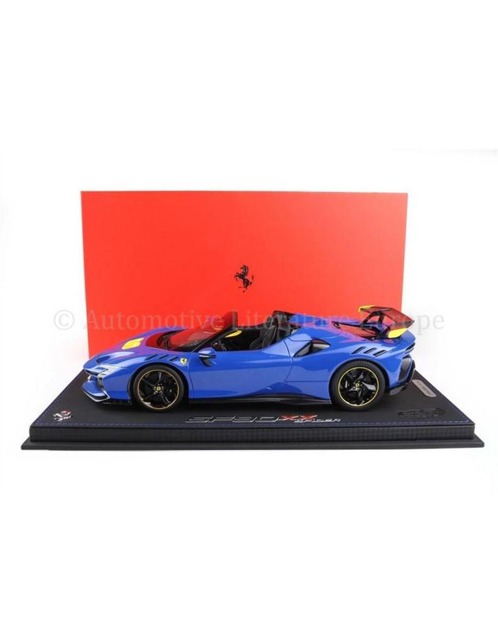 2023 FERRARI SF90XX SPIDER DYNO LIGHT BLUE AND YELLOW, Hobby en Vrije tijd, Modelauto's | 1:18