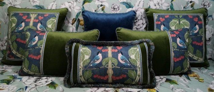 Kussensloopset met stof Birds and cherries van GP & J, Antiek en Kunst, Curiosa en Brocante