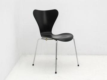 Vlinderstoel Fritz Hansen Series 7 - zwart - 4-poot chroom