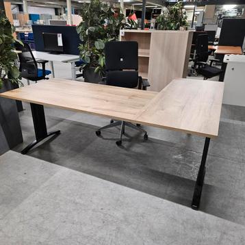 Markant hoekbureau NIEUW blad - 180x160 cm beschikbaar voor biedingen