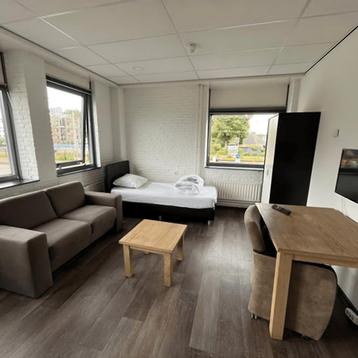 Gemeubileerde studio met parkeren en all-in prijs beschikbaar voor biedingen
