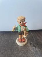 Goebel - M.I. Hummel - Beeldje, Jongen met houten paard -, Antiek en Kunst