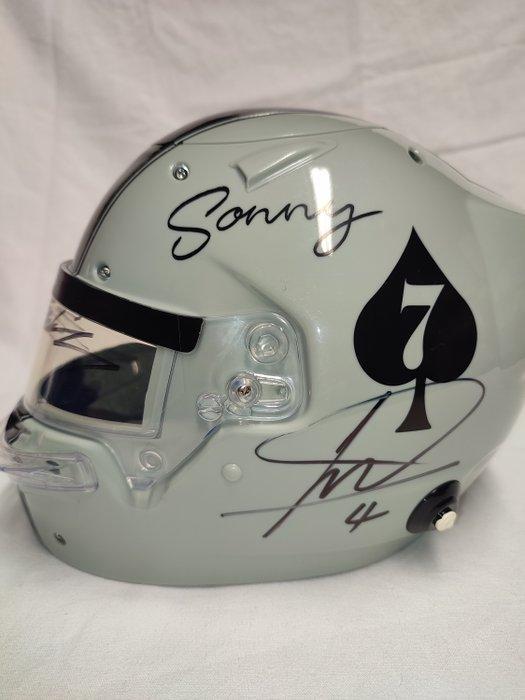 APX GP - Norris Leclerc Piastri - 2025 - helmmaat 1/2, Verzamelen, Automerken, Motoren en Formule 1