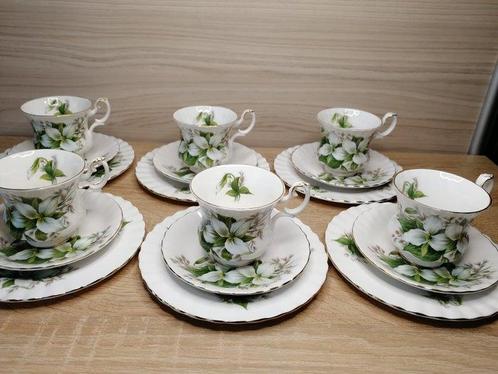 Royal Albert - Koffiekopje (18) - Trillium Bone China -, Antiek en Kunst, Antiek | Meubels | Tafels