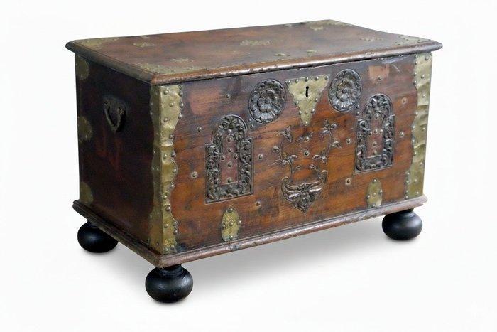 Kist - Hardwood with brass mounts - Dutch Colonial, Antiek en Kunst, Antiek | Overige Antiek