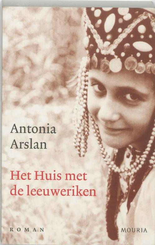 Het Huis met de leeuweriken 9789045850528 A. Arslan, Boeken, Romans, Gelezen, Verzenden