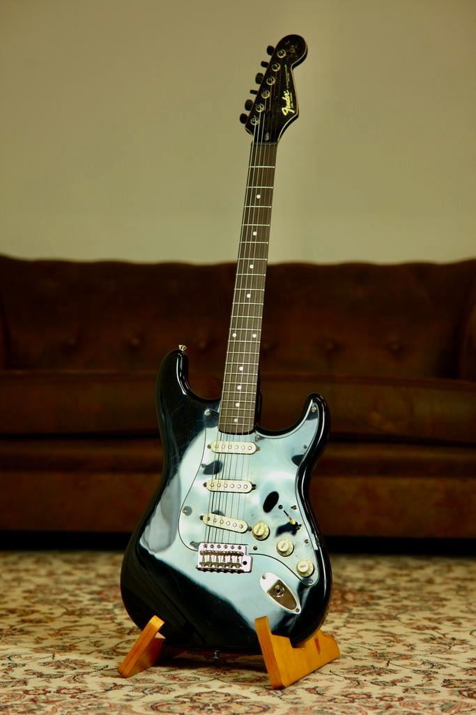 Fender Stratocaster MiJ 1992 | Piano Black, Muziek en Instrumenten, Snaarinstrumenten | Gitaren | Elektrisch