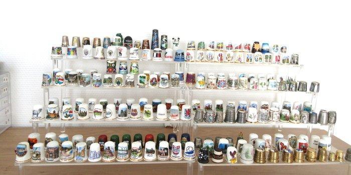 Vingerhoed (200) - Vingerhoedjes zeer divers, Antiek en Kunst, Curiosa en Brocante