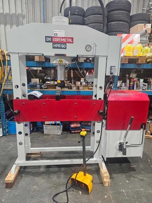 EBR METAL HYDRAULISCHE WERKPLAATS-PERS HPR 60, Zakelijke goederen, Machines en Bouw | Metaalbewerking, Ophalen