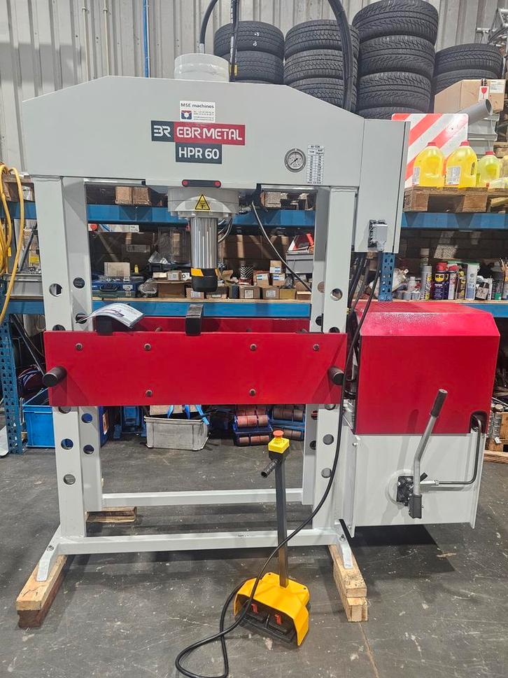 EBR METAL HYDRAULISCHE WERKPLAATS-PERS HPR 60, Zakelijke goederen, Machines en Bouw | Metaalbewerking, Ophalen