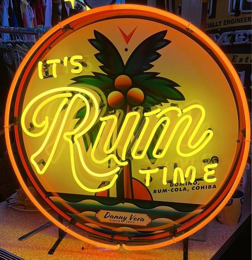 Its Rum Time Domino, Rum-Cola-Cohiba Neon 65 x 65 cm, Verzamelen, Merken en Reclamevoorwerpen, Ophalen