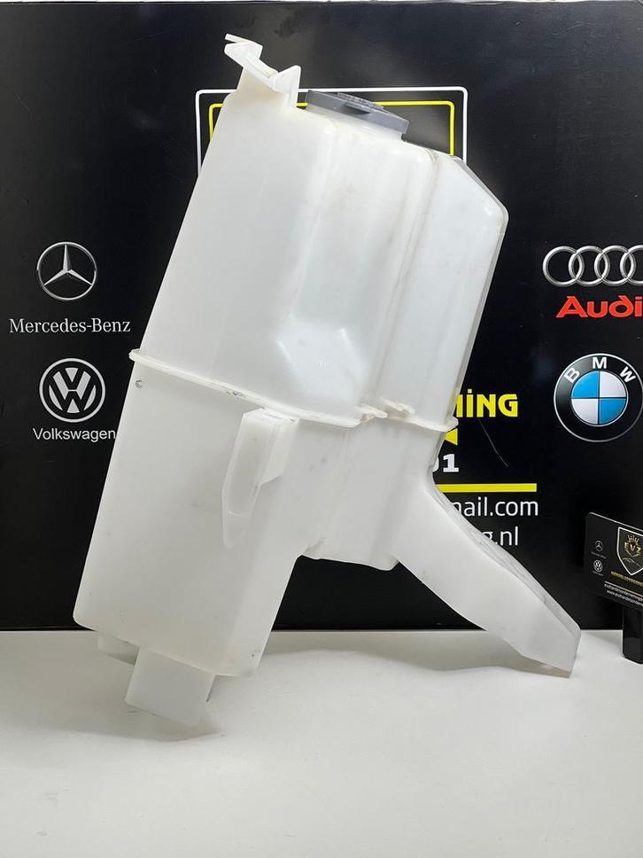 Nissan NV200 1.5 DCI  ruitensproeier tank bj.2014, Auto-onderdelen, Ruiten en Toebehoren, Gebruikt, Nissan