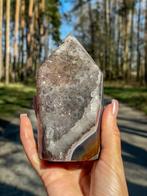 607g blauw-bruin AGAT uit Brazilië met QUARTZ obelisk gratis