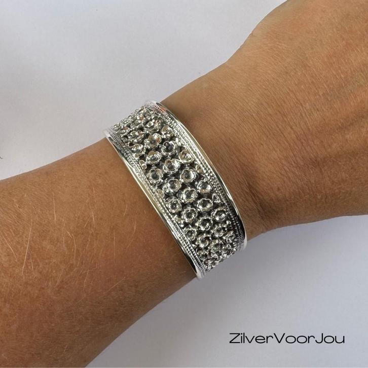 Handgemaakte 925 zilveren klemarmband met  bloemmotief en re, Sieraden, Tassen en Uiterlijk, Armbanden, Nieuw, Verzenden
