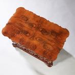 Olijfhouten orgelgebogen commode rondom geschulpt ca 1715 No, Ophalen of Verzenden