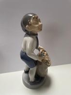 Royal Copenhagen - Beeldje, Xmas boy with gift bag - 17 cm -, Antiek en Kunst, Antiek | Glas en Kristal
