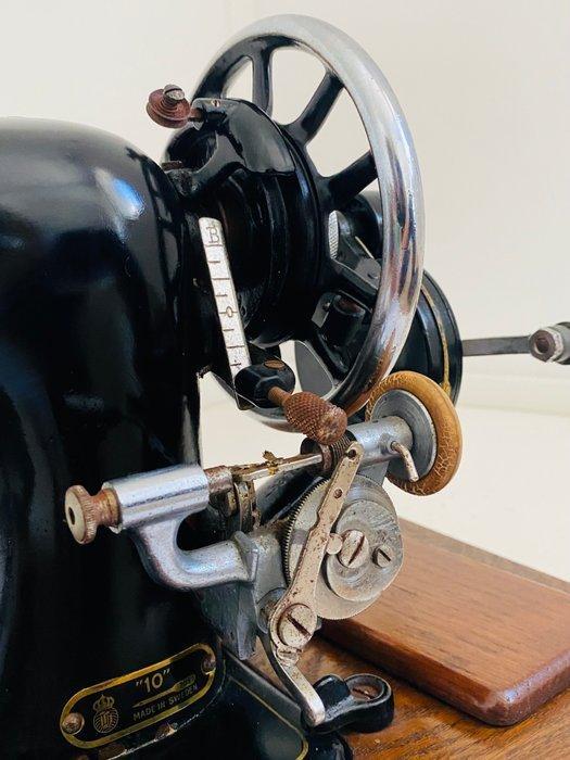 Titan Naaimachine - Hout, IJzer, Antiek en Kunst, Kunst | Designobjecten