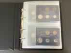 Nederland. FDC jaarsets 1976 t/m 2001 in 2 albums. (Zonder, Postzegels en Munten
