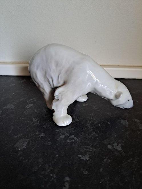 Royal Copenhagen - Figuur - Eating Polar Bear - Porselein, Antiek en Kunst, Antiek | Glas en Kristal