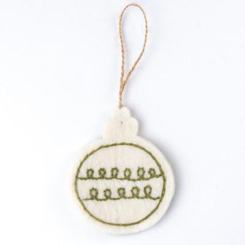 Hanger Vilt - Kerstbal Geborduurd Motief - Mistletoe - 8cm -, Diversen, Kerst, Nieuw, Ophalen of Verzenden