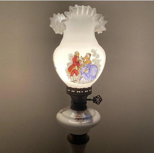 Lamp - opalijn glas - Victoriaanse tekeningen, Antiek en Kunst, Curiosa en Brocante