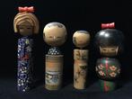 Set van 4 / Gesigneerd / Houten kokeshi-pop (Hoogte: 14-19