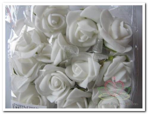 Mini foam roos 2 cm. Wit zelfklevend / pak Mini foam roos, Huis en Inrichting, Woonaccessoires | Kunstplanten en Kunstbloemen