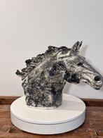 Coraline Lu - Coraline Lu - sculptuur, Scultura testa di