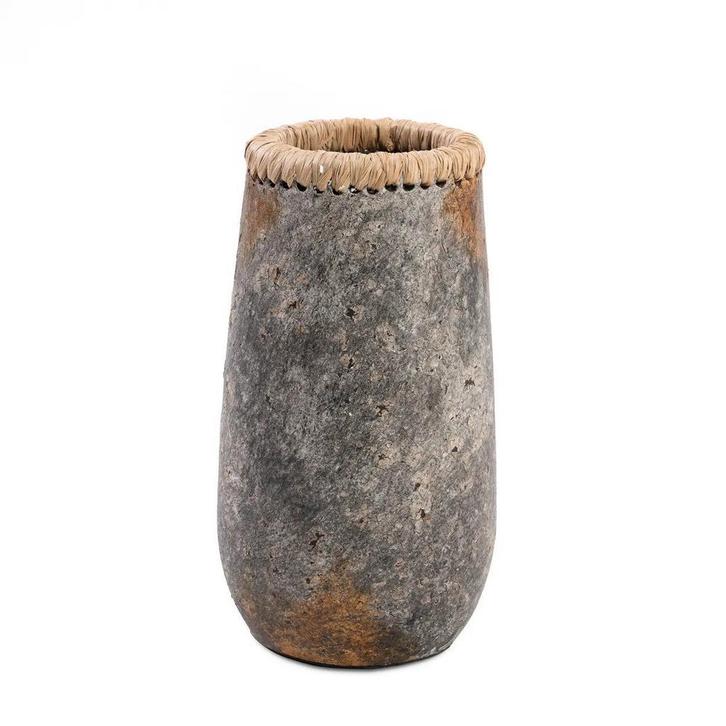 Vaas Antiek Grijs – terracotta vaas met raffia detail, Huis en Inrichting, Woonaccessoires | Vazen, Verzenden