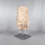 Oud-Khmer Zandsteen Een zandstenen hoofd van een mannelijke