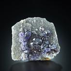 144g Zeldzame TANZANIET FLUORIET met KWARTS-exemplaar uit de, Verzamelen, Mineralen en Fossielen