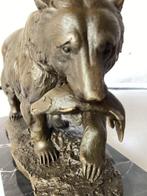 sculptuur, Milo - Bronzen beer met vis, op marmeren sokkel -, Antiek en Kunst
