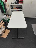 Ikea Bekant Bureau 140 x 60 cm, in hoogte verstelbaar, Ophalen of Verzenden, In hoogte verstelbaar, Zo goed als nieuw, Bureau