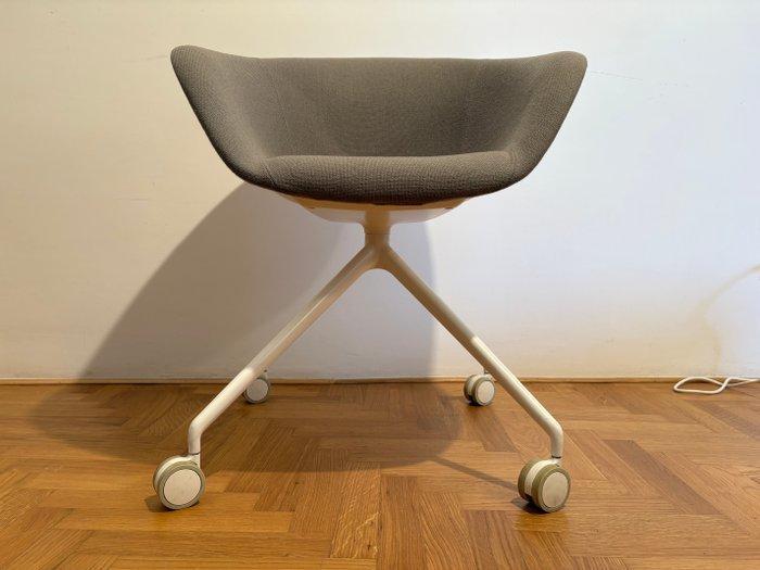 Arper - Lievore Altherr Molina - Fauteuil - Duna 02 -, Antiek en Kunst, Antiek | Meubels | Stoelen en Banken