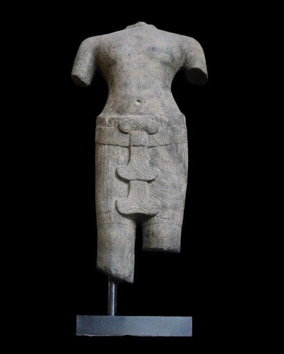 Oud-Khmer Standbeeld van Vishnu in zandsteen - Khmer-stijl, Verzamelen, Mineralen en Fossielen