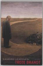 Troje brandt 9789044611427 Sandro Veronesi, Boeken, Verzenden, Zo goed als nieuw, Sandro Veronesi