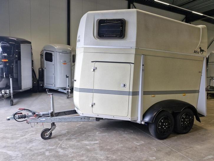 Humbaur Atis. Nieuwe kunststof bodem groot onderhoud., Dieren en Toebehoren, Paarden en Pony's | Trailers en Aanhangwagens, Nieuw