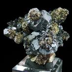 Pyriet (pseudomorf na calciet?) met sphaleriet en, Verzamelen, Mineralen en Fossielen