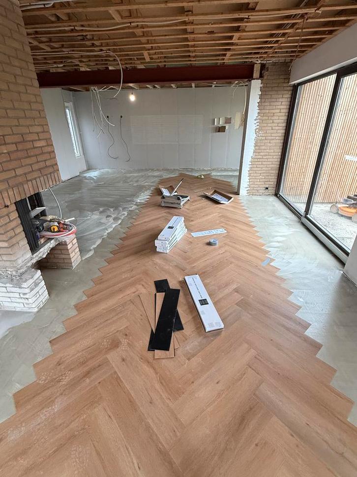 Vloer legger laminaat leggen PVC visgraat plinten egaliseren, Diensten en Vakmensen, Vloerleggers en Parketteurs, Houten vloeren