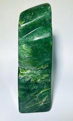 Aesthetic Nephrite Jade Freeform – Hartchakra steen -