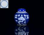 Een Chinese pot met deksel (2) - Blauw en wit - Porselein -