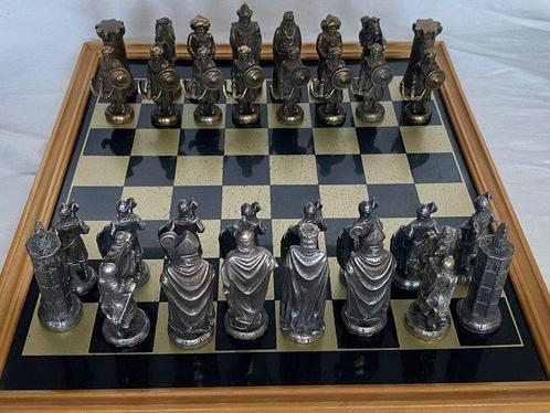 Schaakspel - Vintage spel - Bronzen legering figuren en, Antiek en Kunst, Curiosa en Brocante