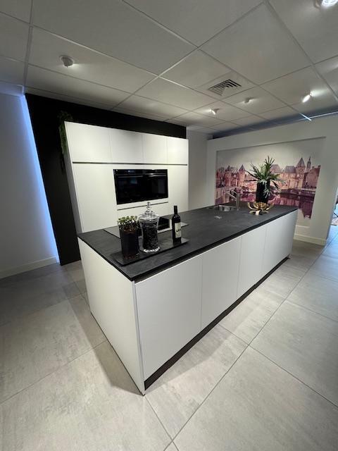 Prachtige eilandkeuken!, Huis en Inrichting, Keuken | Complete keukens, Overige materialen, Greeploos, Met kookeiland, Hoogglans of Gelakt