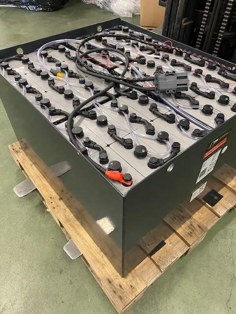 Tractie batterijen |  Accu | Accus l Laders NIEUW, Zakelijke goederen, Machines en Bouw | Heftrucks en Intern transport, Heftruck