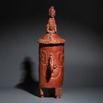 Maya Terracotta Cilindervormige beker met deksel. 600 - 900