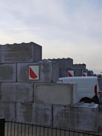 Stelconplaten | Betonplaten | Megablokken | Stapelblokken beschikbaar voor biedingen